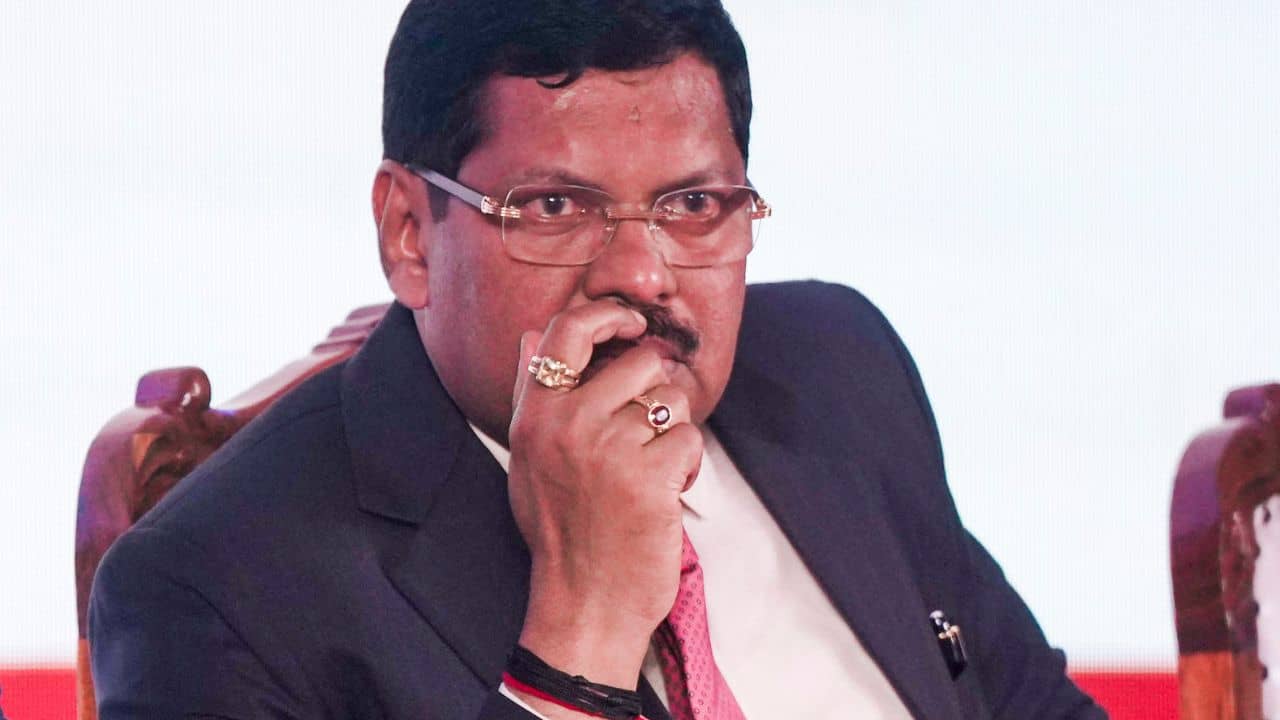 BR Gavai: আদালত নাকি সংসদ, শীর্ষে কে? তরজা কেটে প্রধান বিচারপতি বললেন, সংবিধান...