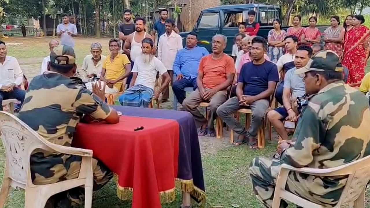 বাংলাদেশ থেকে ঢুকতে পারে পাকিস্তানি অনুপ্রবেশকারীরা, সীমান্তে সতর্ক করছে BSF বাংলাদেশ থেকে ঢুকতে পারে পাকিস্তানি অনুপ্রবেশকারীরা, সীমান্তে সতর্ক করছে BSF