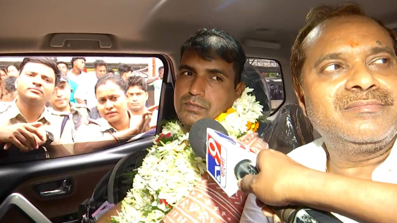 BSF Jawan: ‘সেনারা কখনও ভয় পায় না, ফের কাজে ফিরে যাব’, ঘরে ফিরেই গর্জে উঠলেন বাংলার বীর জওয়ান