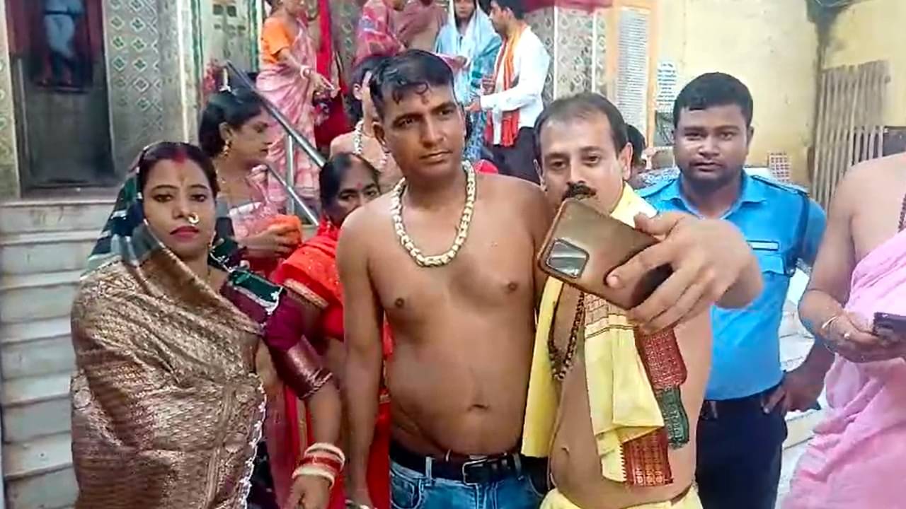 Tarakeshwar Temple: আপনিই সেই BSF জওয়ান না? পূর্ণমকে দেখেই চিনে গেল তারকেশ্বরের পুরোহিত, তারপর যা হল কল্পনাও করতে পারবেন না