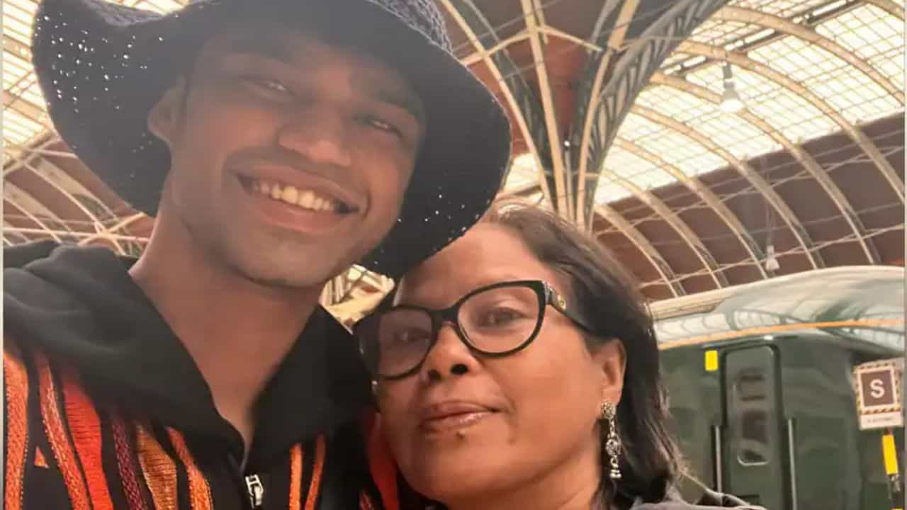 কেন হঠাৎ অনন্যা, অর্জুন, অরিজিৎদের নাম নিয়ে কেঁদেছেন ইরফানপুত্র বাবিল? সাফ জানিয়ে দিল অভিনেতার পরিবার কেন হঠাৎ অনন্যা, অর্জুন, অরিজিৎদের নাম নিয়ে কেঁদেছেন ইরফানপুত্র বাবিল? সাফ জানিয়ে দিল অভিনেতার পরিবার