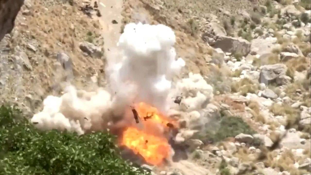 আগে তো ঘর সামলাক, তারপরে ভারতে হামলা! পাক সেনাকেই উড়িয়ে দিল বালোচ আর্মি, নিহত ১২