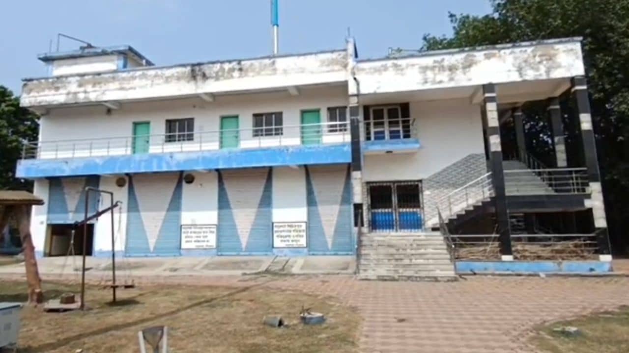 South Dinajpur: চুল্লি বিকল, দাহ করতে এসে বেকায়দায় পরিজনরা