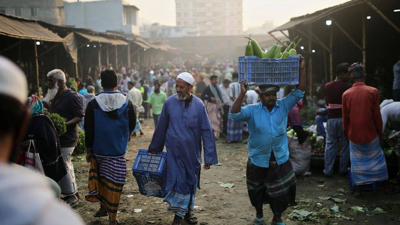 Muhammad Yunus: ইউনূসের এ কেমন সংস্কার! ভাতে মারছে দেশের ব্যবসায়ীদেরই