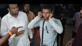 পাকিস্তানের পতাকার ওপর দাঁড় করিয়ে কান ধরে ওঠবোস করানো হল ওঁদের দিয়ে.. পাকিস্তানের পতাকার ওপর দাঁড় করিয়ে কান ধরে ওঠবোস করানো হল ওঁদের দিয়ে..