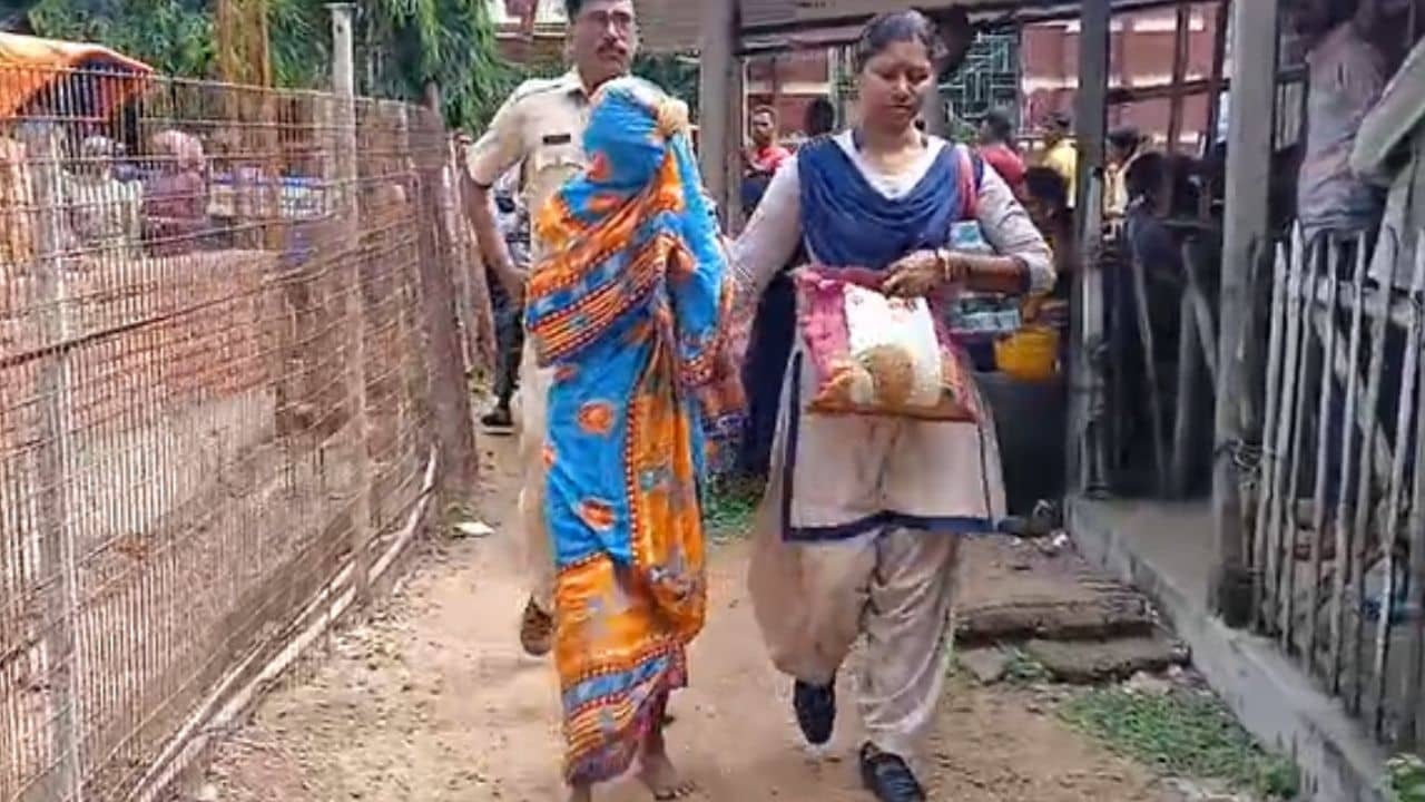 Bankura: অসুস্থ স্বামীর গলায় কাটারির কোপ! ছেলের অভিযোগের ভিত্তিতে গ্রেফতার মা