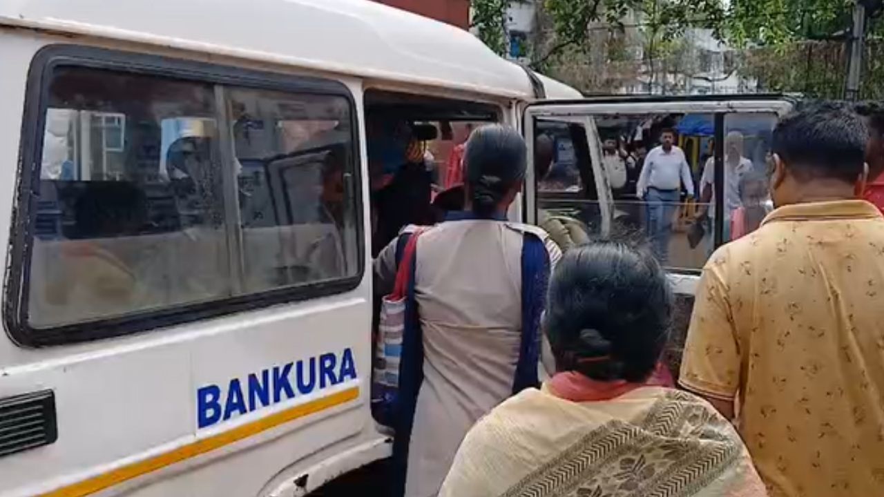 Bankura: স্ত্রীকে নর্দমায় ঢুকিয়ে 'খুন', থানায় গিয়ে আত্মসমর্পণ স্বামীর Bankura: স্ত্রীকে নর্দমায় ঢুকিয়ে 'খুন', থানায় গিয়ে আত্মসমর্পণ স্বামীর