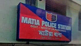 রেললাইনের ধারে পড়ে আছে অর্ধনগ্ন ব্যক্তির দেহ, চাঞ্চল্য বসিরহাটে রেললাইনের ধারে পড়ে আছে অর্ধনগ্ন ব্যক্তির দেহ, চাঞ্চল্য বসিরহাটে