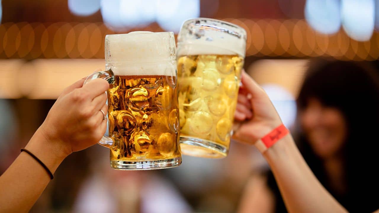 Beer, Whisky Price Drop: গরম পড়তেই হুড়মুড়িয়ে কমবে বিয়ার ও হুইস্কির দাম, অর্ধেক হবে কর!