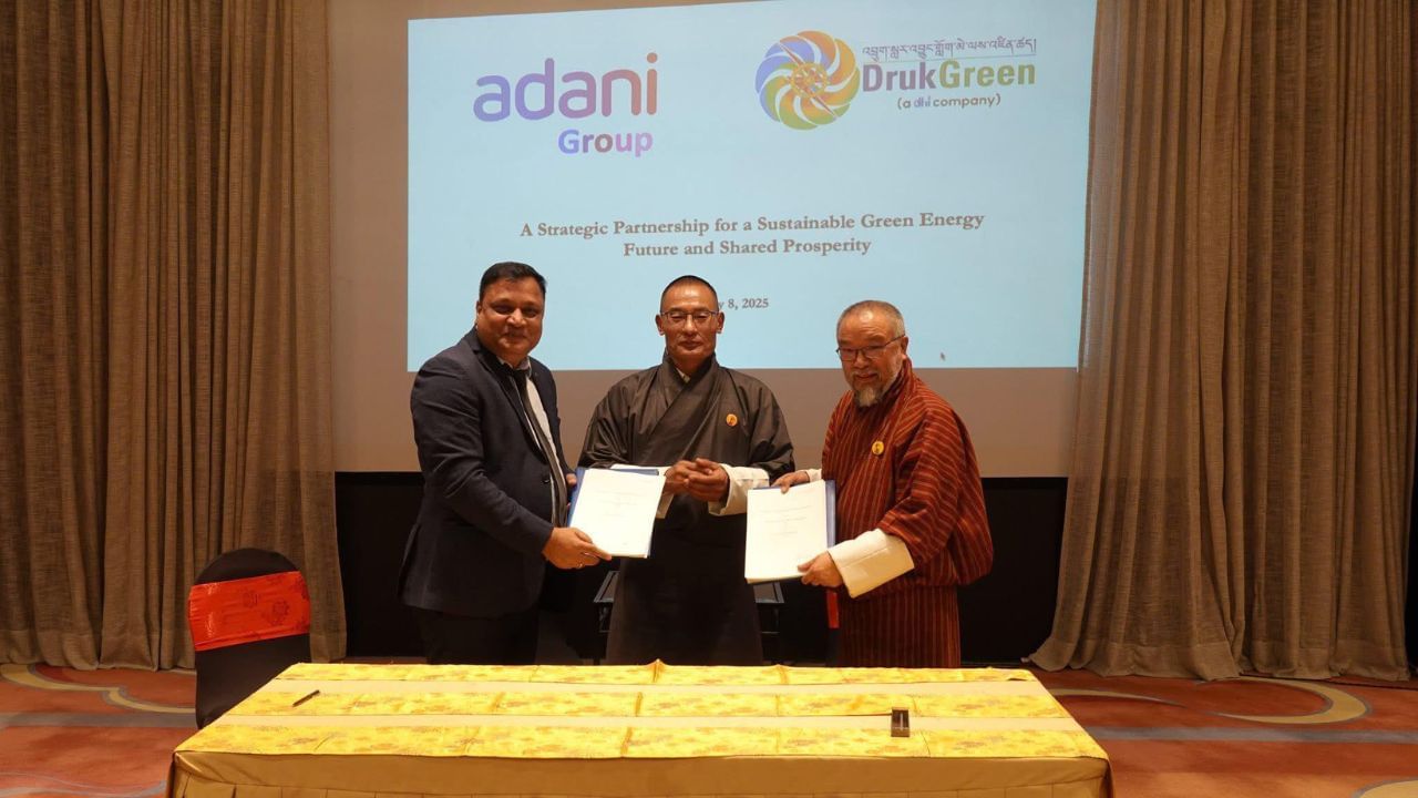 Adani Group: জলবিদ্যুৎ নিয়ে ভুটানের সঙ্গে মউ স্বাক্ষর আদানি গ্রুপের Adani Group: জলবিদ্যুৎ নিয়ে ভুটানের সঙ্গে মউ স্বাক্ষর আদানি গ্রুপের