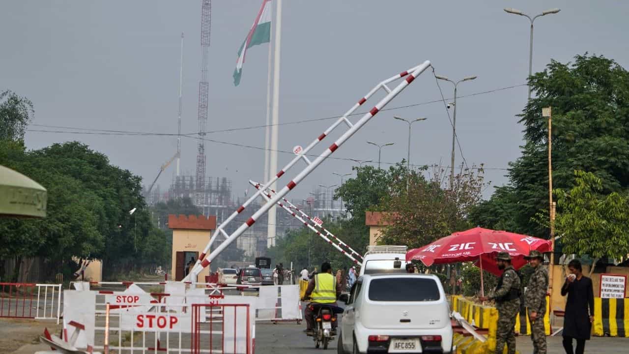 Pakistan: নতুন খেলা খেলছে পাকিস্তান, নিজের দেশের নাগরিকদেরই ফেরত নিচ্ছে না! Pakistan: নতুন খেলা খেলছে পাকিস্তান, নিজের দেশের নাগরিকদেরই ফেরত নিচ্ছে না!