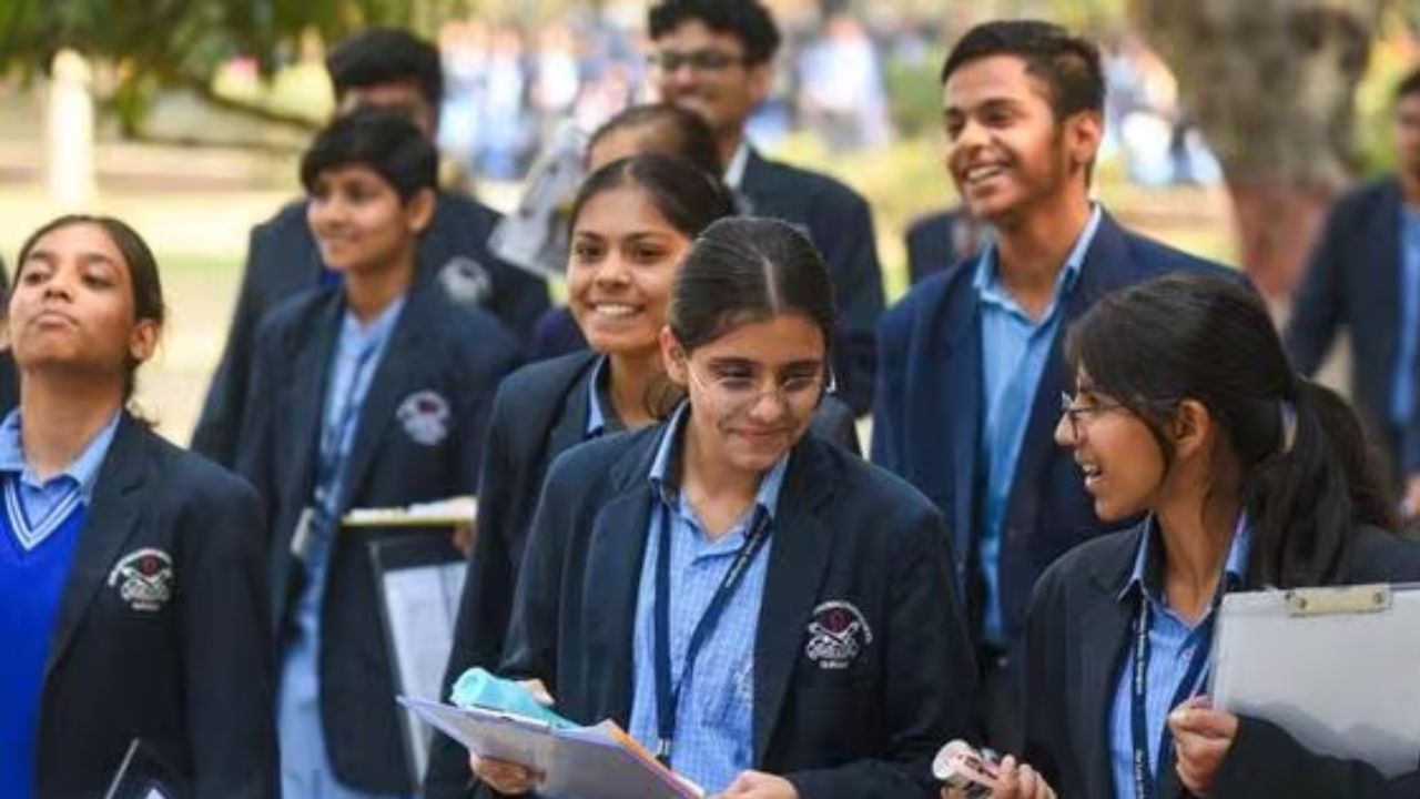 CBSE Result 2025:  প্রকাশিত হল CBSE-এর ফল, পাশের হারে ছেলেদের তুলনায় এগিয়ে মেয়েরা