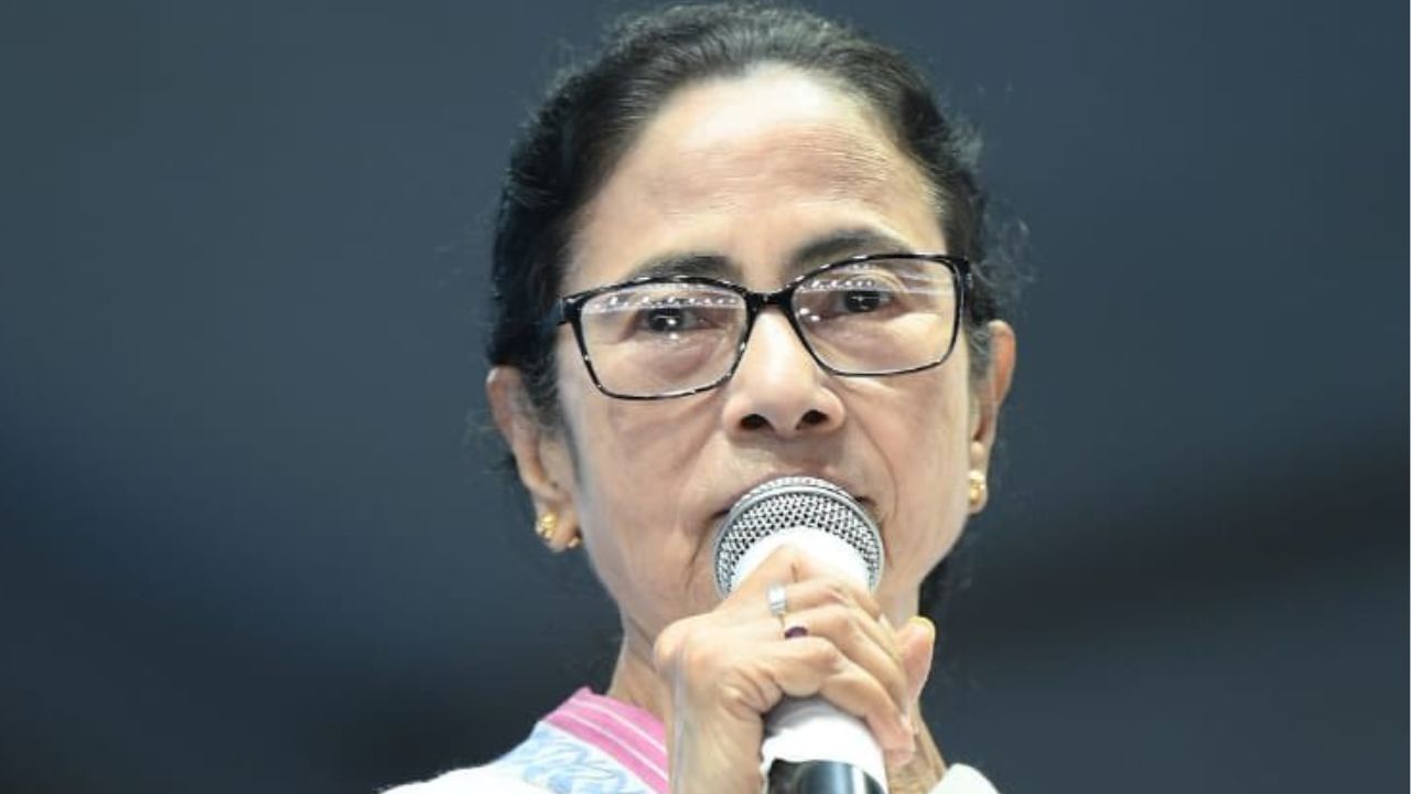 CM Mamata Banerjee: 'নিজেদের মতো করে সবাই বিষয়টা বুঝে নিন', বৈঠকে কেন মন্ত্রীদের বললেন মমতা? CM Mamata Banerjee: 'নিজেদের মতো করে সবাই বিষয়টা বুঝে নিন', বৈঠকে কেন মন্ত্রীদের বললেন মমতা?