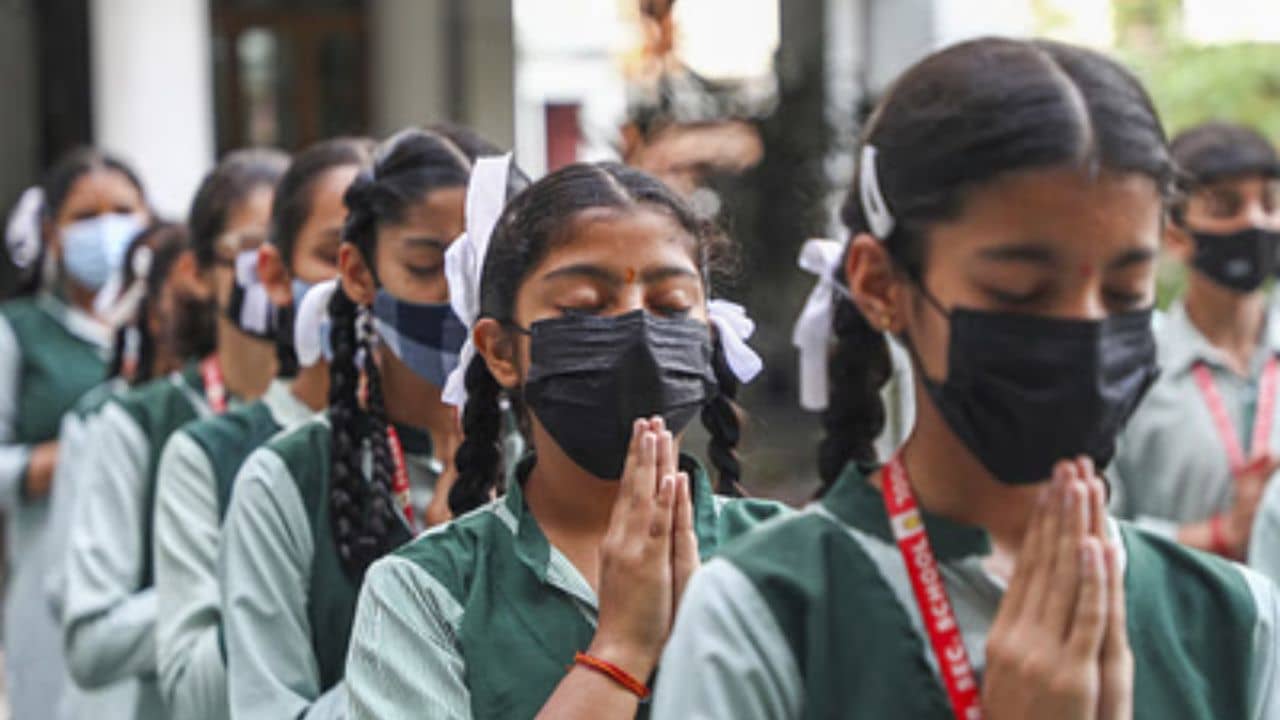 প্রথমবার করোনা চেনা যাচ্ছিল এই লক্ষণে, এবার উধাও সেই উপসর্গই! এর কারণ কী?