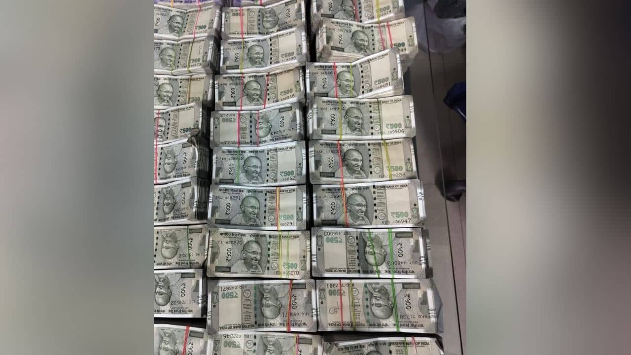 Entally Dacoity Case: দিনদুপুরে কলকাতায় ট্যাক্সি থেকে ২.৬৬ কোটি টাকা ডাকাতি, ২৯ লক্ষ টাকা উদ্ধার পুলিশের