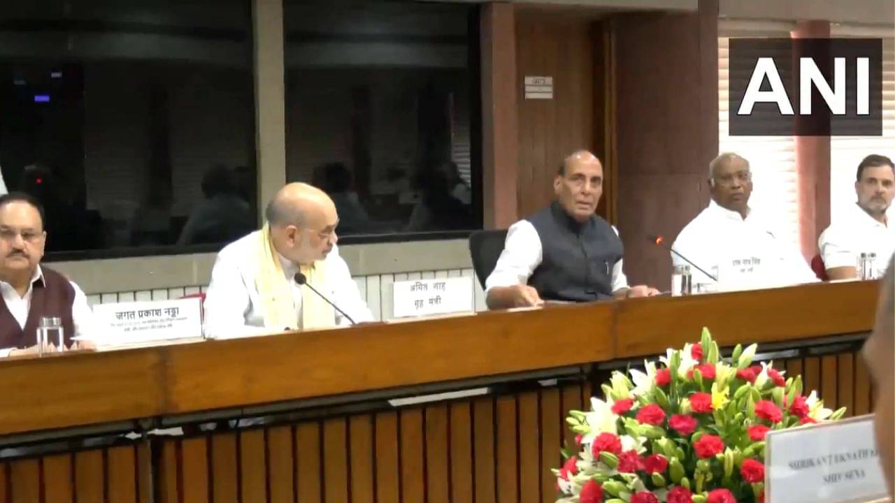 Operation Sindoor: সিঁদুর অপারেশন শেষ হয়নি, চলছে..., সর্বদলীয় বৈঠকে বড় বার্তা রাজনাথের