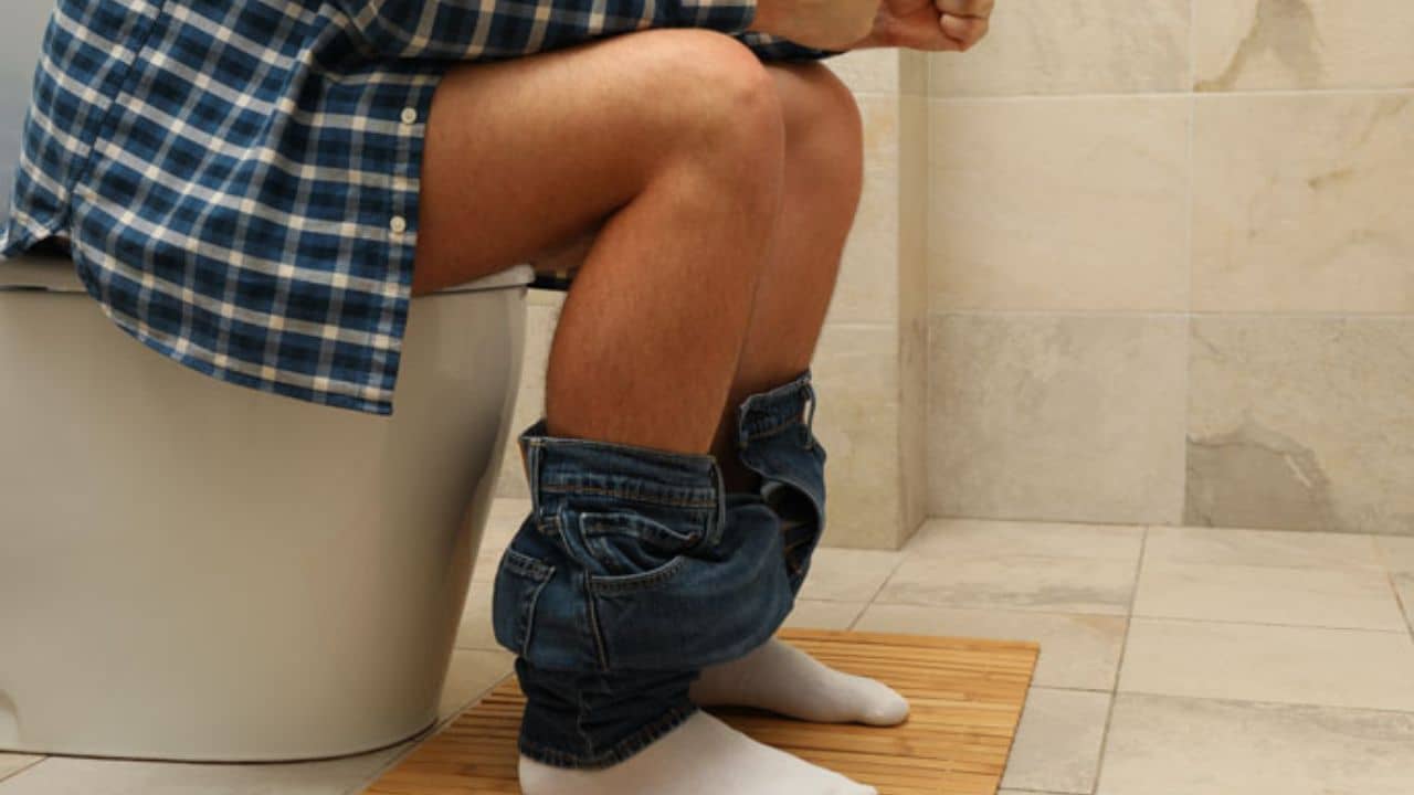 ১০ মিনিটের বেশি কমোডে বসলেই মহাবিপদ! জেনে নিন চিকিৎসক কী বলছেন...