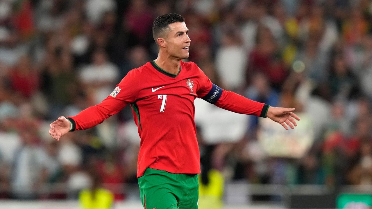 Cristiano Ronaldo: আরও ১০ বছর ফুটবল খেলবেন রোনাল্ডো? যা বললেন তিনি... Cristiano Ronaldo: আরও ১০ বছর ফুটবল খেলবেন রোনাল্ডো? যা বললেন তিনি...