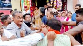 দিলীপ ঝড়ে বিধ্বস্ত পদ্মবন! চলছে হাতাহাতি-লাঠালাঠি দিলীপ ঝড়ে বিধ্বস্ত পদ্মবন! চলছে হাতাহাতি-লাঠালাঠি