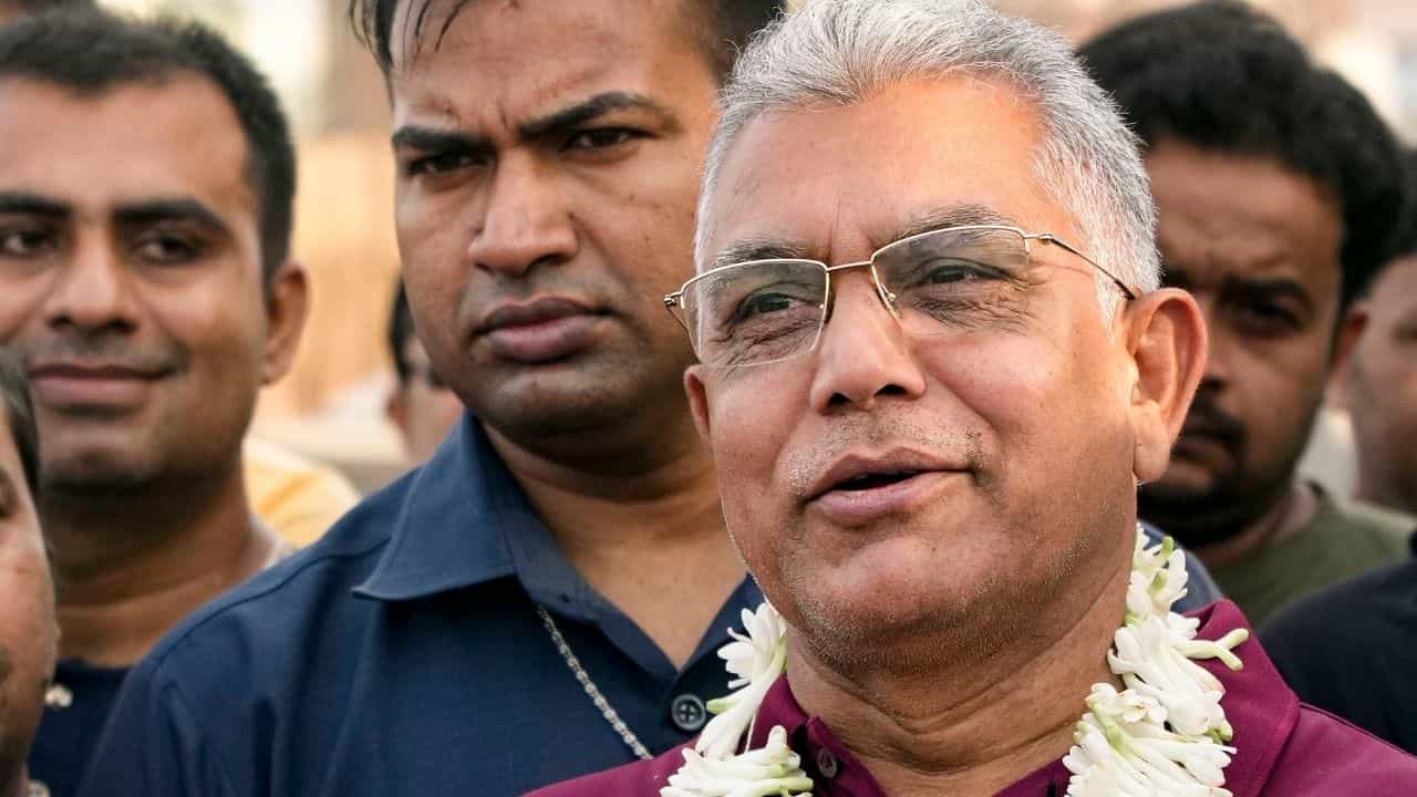 Dilip Ghosh: 'মজা লাগছে আমার দলের লোকও রাজনীতি করেছে', মমতার সঙ্গে সাক্ষাৎ নিয়ে অকপট দিলীপ ঘোষ Dilip Ghosh: 'মজা লাগছে আমার দলের লোকও রাজনীতি করেছে', মমতার সঙ্গে সাক্ষাৎ নিয়ে অকপট দিলীপ ঘোষ