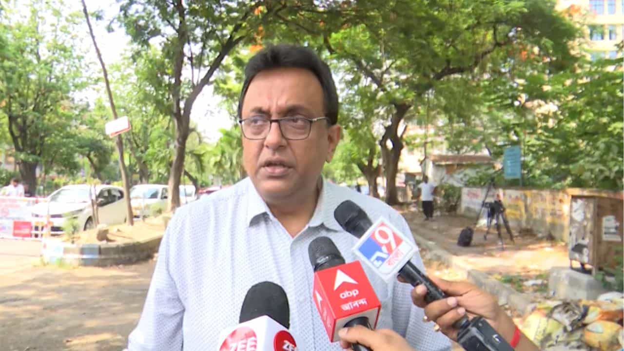 Santanu Sen: শান্তনু সেনের ডাক্তারি ডিগ্রি নিয়ে বড় প্রশ্ন মেডিক্যাল কাউন্সিলের, প্রাক্তন সাংসদের দাবি, 'আমি আইন লঙ্ঘন করিনি' Santanu Sen: শান্তনু সেনের ডাক্তারি ডিগ্রি নিয়ে বড় প্রশ্ন মেডিক্যাল কাউন্সিলের, প্রাক্তন সাংসদের দাবি, 'আমি আইন লঙ্ঘন করিনি'