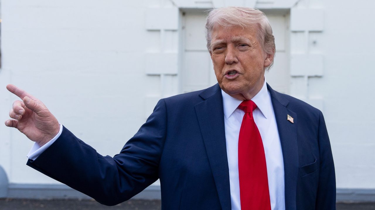 Donald Trump: ভারত-পাকিস্তান সংঘর্ষ বিরতির 'উপহার' দিলেন ট্রাম্প, কাশ্মীর ইস্যুতেও মধ্যস্থতা করতে চান Donald Trump: ভারত-পাকিস্তান সংঘর্ষ বিরতির 'উপহার' দিলেন ট্রাম্প, কাশ্মীর ইস্যুতেও মধ্যস্থতা করতে চান