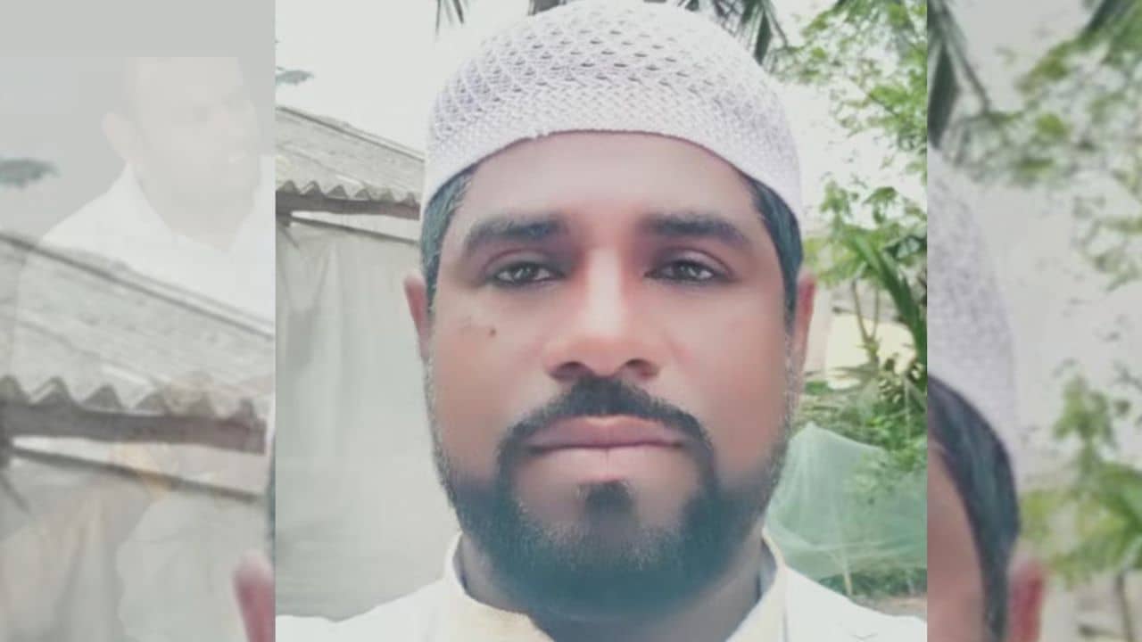 Egra: বাংলায় বসে শিক্ষক চালছিল চাল, খবর পেয়েই সামসের আলমকে তুলে নিয়ে গেল পুলিশ