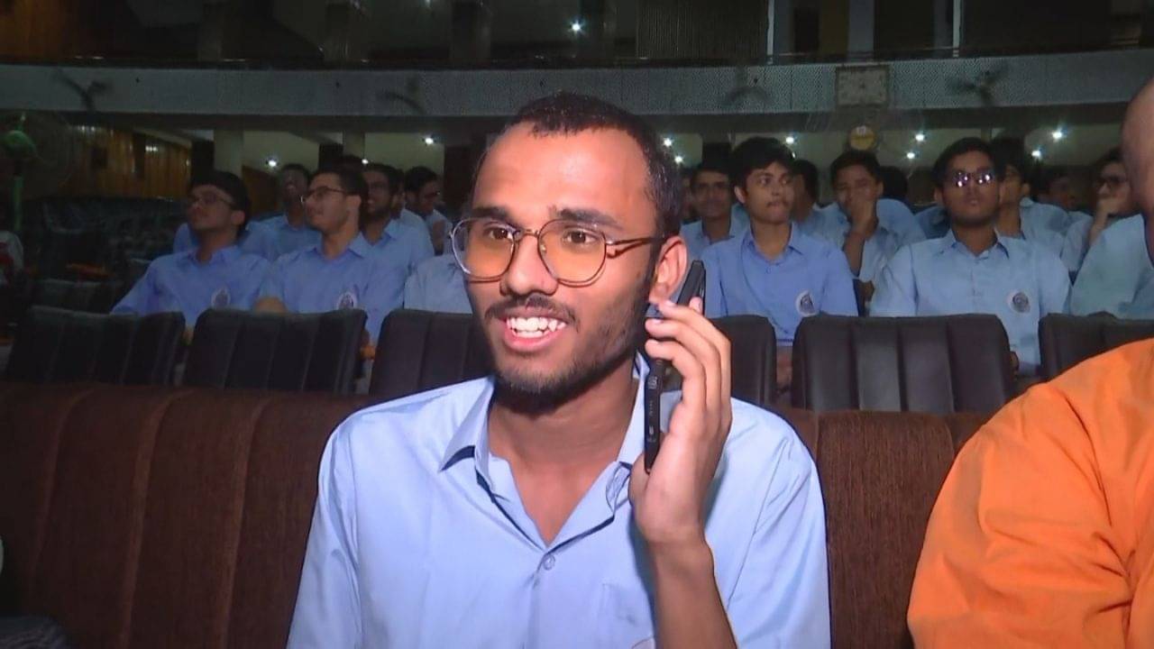 WB Mahdyamik 10th Result 2025 Toppers: জঙ্গিদের দুনিয়া থেকে সরাতে হবে, বলছে মাধ্যমিকে কৃতী বিহারের পুষ্পক, সাফল্যের কৃতিত্ব দিল রামকৃষ্ণ মিশনকেই