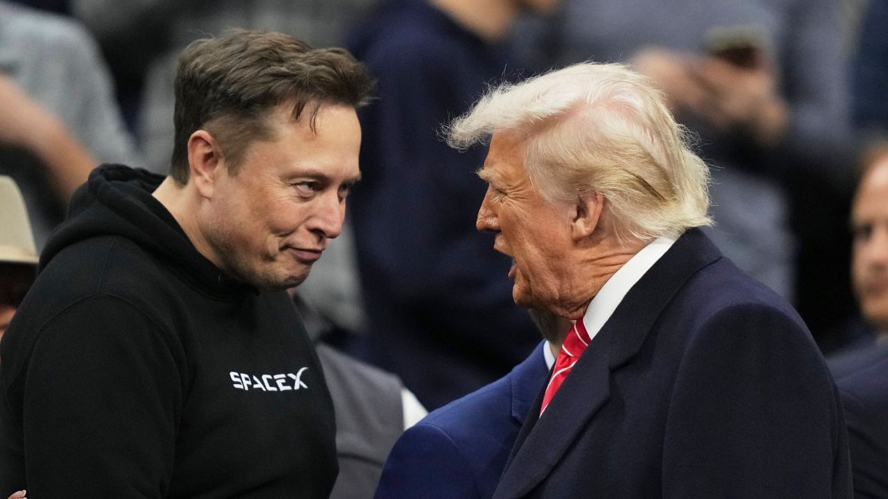 Elon Musk: ৫ মাসেই বন্ধুত্বে চিড়? ট্রাম্পের দেওয়া প্রশাসনিক পদ ছাড়লেন ইলন মাস্ক Elon Musk: ৫ মাসেই বন্ধুত্বে চিড়? ট্রাম্পের দেওয়া প্রশাসনিক পদ ছাড়লেন ইলন মাস্ক