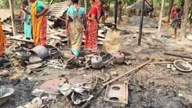 গঙ্গা কেড়েছিল বাড়ি, এখন ঝুপড়িও জ্বলে গেল আগুনে গঙ্গা কেড়েছিল বাড়ি, এখন ঝুপড়িও জ্বলে গেল আগুনে