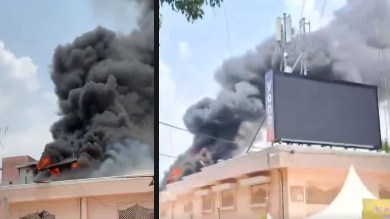 মহাকালেশ্বর মন্দিরে বীভৎস আগুন, ১ কিমি দূর থেকেও দেখা গেল কালো ধোঁয়া