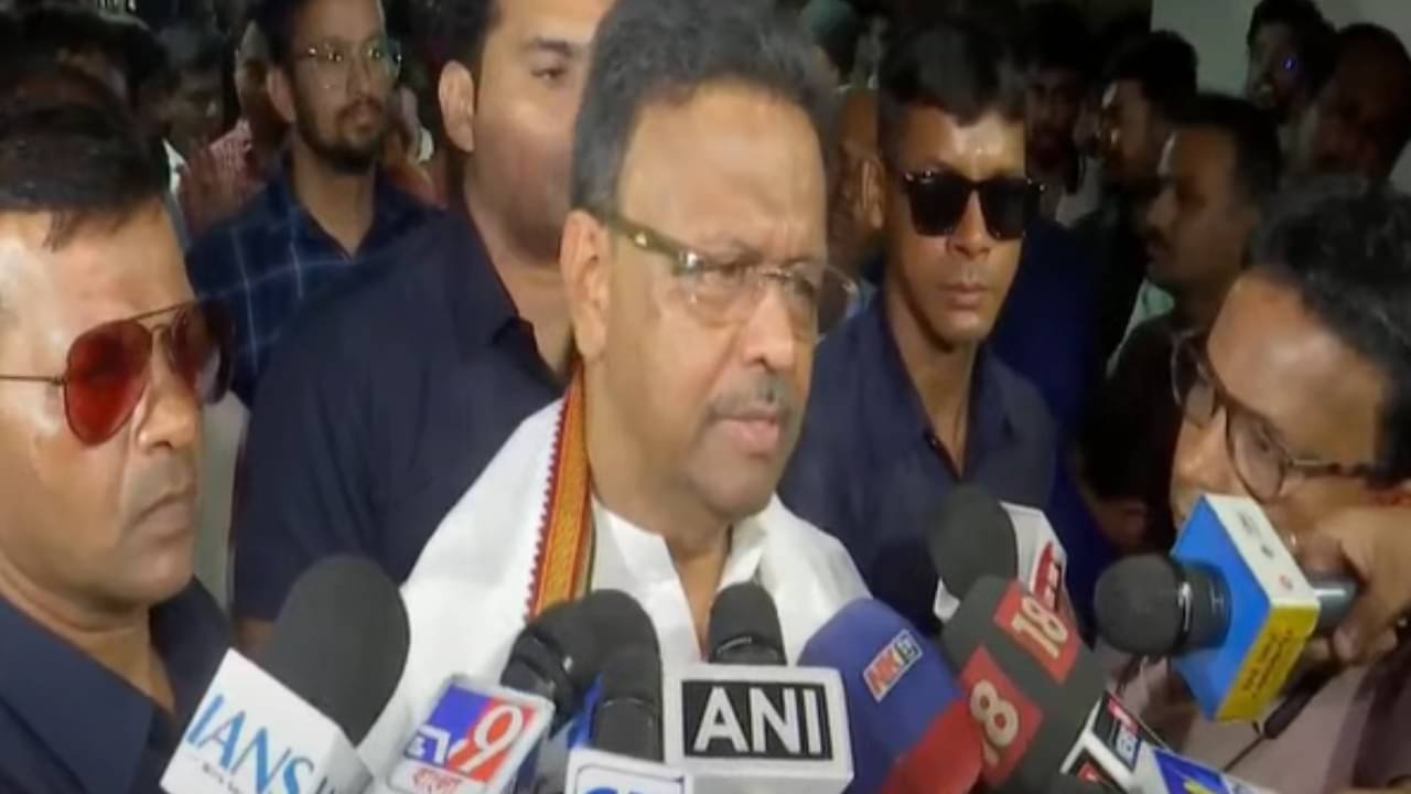 Firhad Hakim: নেতাজির বাড়িরও মুখ ঢেকে যাচ্ছে বিজ্ঞাপনে? ক্ষোভে ফুঁসছেন মেয়র