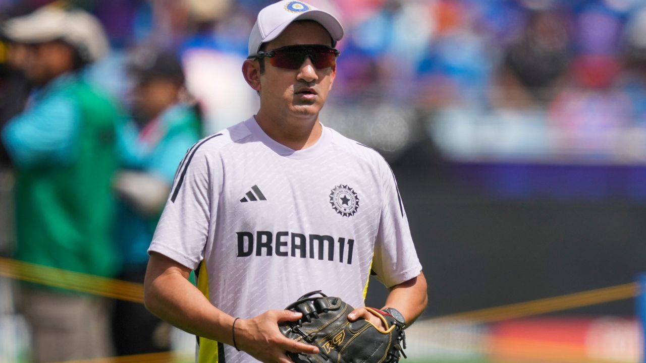 Gautam Gambhir: ভারতীয় ক্রিকেট কারও সম্পত্তি নয়... নাম না করে সানিকে বিঁধলেন গোতি! Gautam Gambhir: ভারতীয় ক্রিকেট কারও সম্পত্তি নয়... নাম না করে সানিকে বিঁধলেন গোতি!