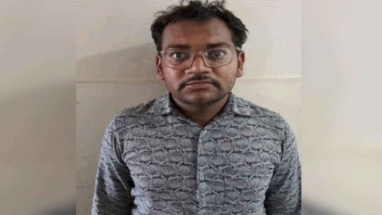 Gujarat: BSF ও নৌসেনার স্পর্শকাতর তথ্য পাকিস্তানের এজেন্টকে পাচার, গুজরাটে ধৃত ব্যক্তি