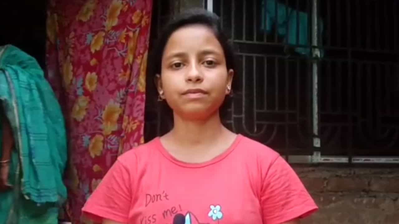 HS Result: বাবা ছেড়ে গিয়েছে, মাও দ্বিতীয় বিয়ে করেছেন, দিদা-দাদুর কাছে মানুষ হওয়া রিয়ার চমকপ্রদ HS রেজাল্ট, বড় হয়ে কী হতে চায় লড়াকু এই মেয়ে? HS Result: বাবা ছেড়ে গিয়েছে, মাও দ্বিতীয় বিয়ে করেছেন, দিদা-দাদুর কাছে মানুষ হওয়া রিয়ার চমকপ্রদ HS রেজাল্ট, বড় হয়ে কী হতে চায় লড়াকু এই মেয়ে?