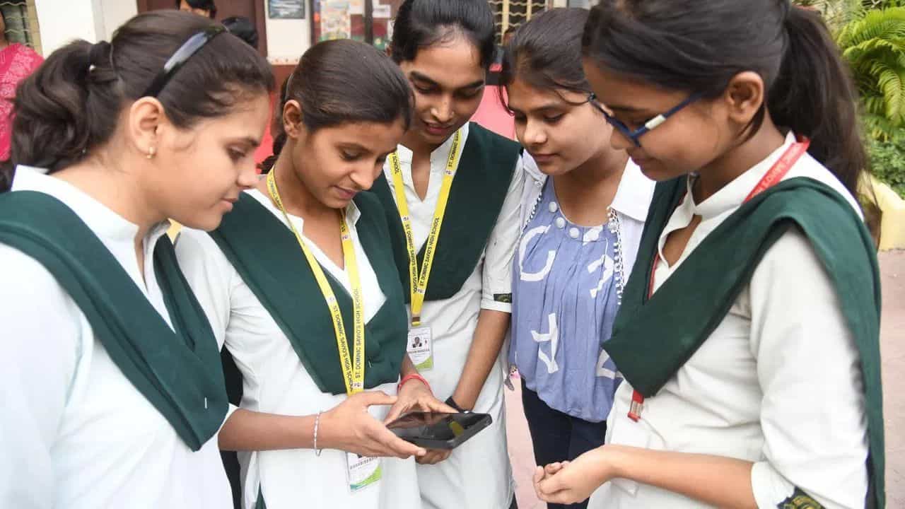 AI, Data Science থেকে Fisheries— উচ্চ মাধ্যমিকে একগুচ্ছ নতুন বিষয় নিয়ে পড়ার সুযোগ এবার রাজ্য বোর্ডেও AI, Data Science থেকে Fisheries— উচ্চ মাধ্যমিকে একগুচ্ছ নতুন বিষয় নিয়ে পড়ার সুযোগ এবার রাজ্য বোর্ডেও