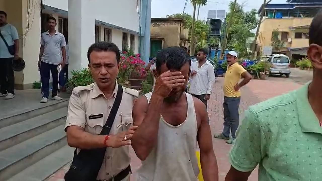 Bangladeshi Arrested: দালালের হাত ধরে এপার বাংলায় প্রবেশ, ভারতের জাল নথি তৈরি করে করে কী করার চেষ্টায় ছিল দুই বাংলাদেশি?