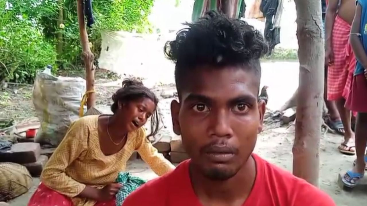 Hasnabad: অশান্তির মাঝেই আচমকা ৩ মাসের সন্তানকে তুলে আছাড়! বাবা-মা দোষ চাপাচ্ছেন একে অপরের ঘাড়ে Hasnabad: অশান্তির মাঝেই আচমকা ৩ মাসের সন্তানকে তুলে আছাড়! বাবা-মা দোষ চাপাচ্ছেন একে অপরের ঘাড়ে