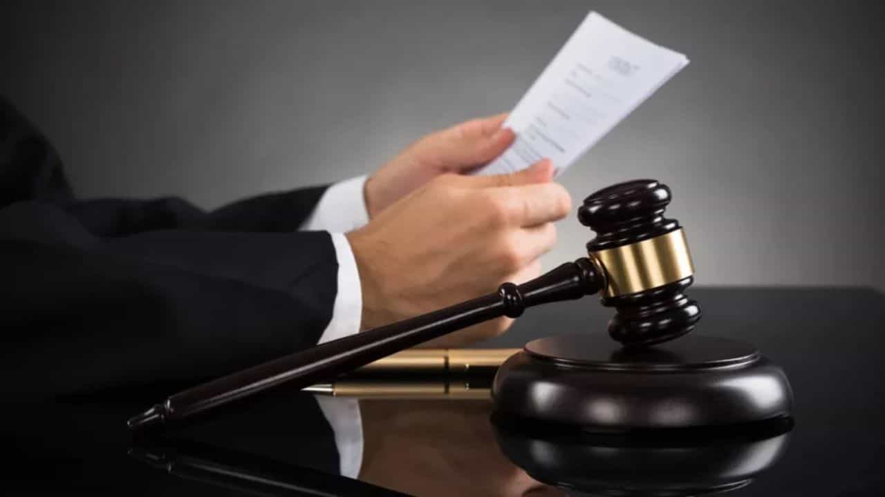 High Court Judges: কী ভাবে হাই কোর্টের বিচারক নিয়োগ হয় জানেন? High Court Judges: কী ভাবে হাই কোর্টের বিচারক নিয়োগ হয় জানেন?