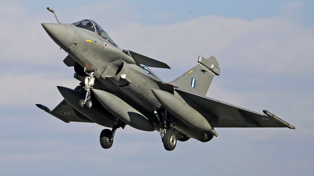 IAF Recruitment: শুরু হচ্ছে বায়ুসেনায় নিয়োগ! কী ভাবে আবেদন করবেন? কারা যোগ্য, বেতন কত? IAF Recruitment: শুরু হচ্ছে বায়ুসেনায় নিয়োগ! কী ভাবে আবেদন করবেন? কারা যোগ্য, বেতন কত?