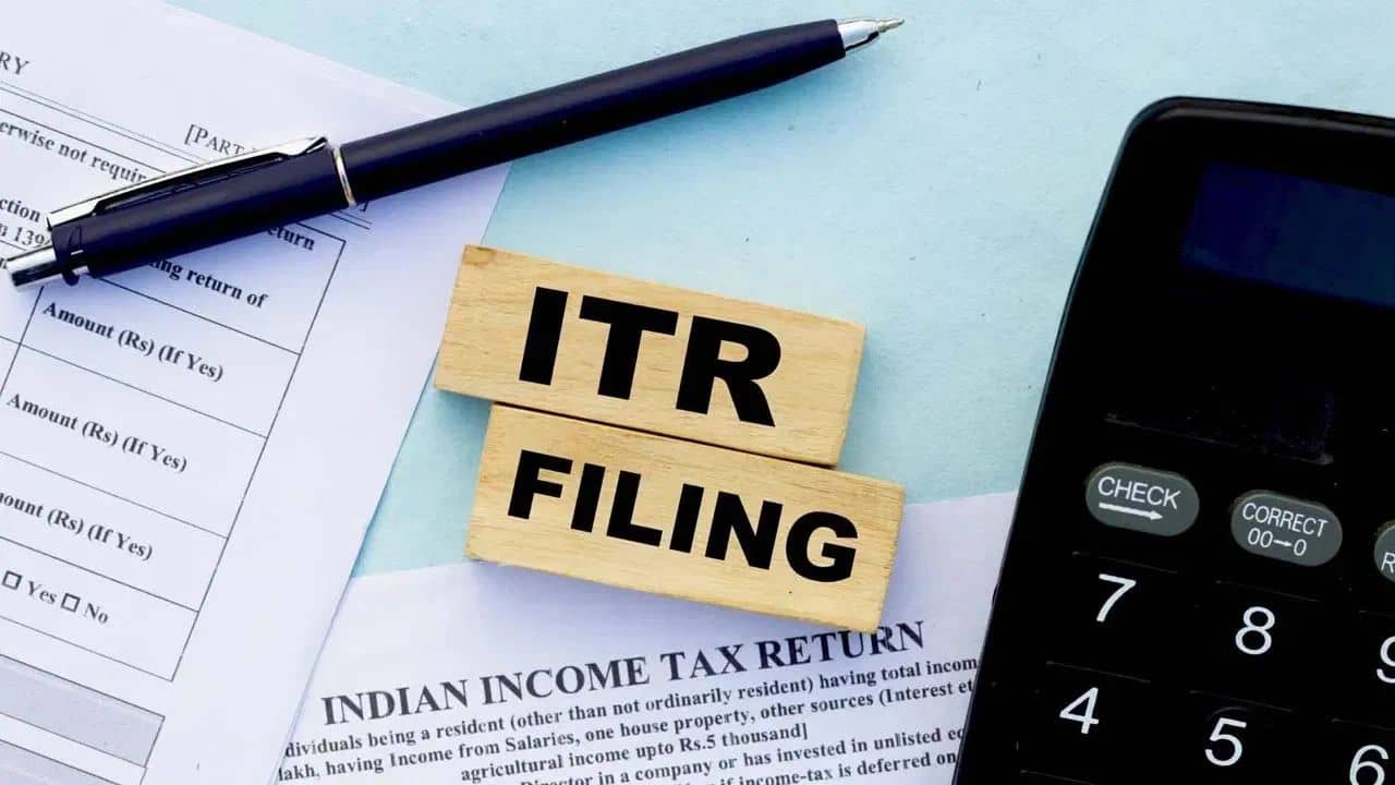 ITR filing: আয়কর রিটার্ন দাখিলের সময়সীমা বাড়াল কেন্দ্র, আরও কতদিন সময় পাচ্ছেন আয়করদাতারা?