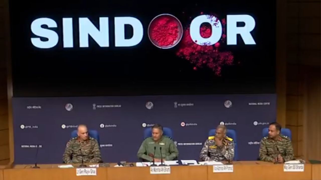 DGMO on BSF: শুধু সেনা নয়, জানেন রণাঙ্গনে ছিলেন এরাও? ধন্যবাদ জানালেন DGMO DGMO on BSF: শুধু সেনা নয়, জানেন রণাঙ্গনে ছিলেন এরাও? ধন্যবাদ জানালেন DGMO