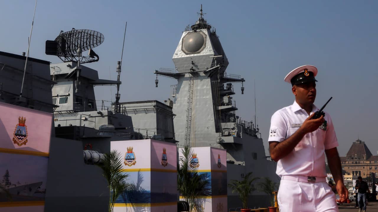 Indian Navy: ভারত মহাসাগরে কী করছে চিনের ‘গোয়েন্দা জাহাজ?’ বাংলাদেশের জলসীমাতেও অশান্তির ঢেউ? এক ঢিলে দুই পাখি মারতে বড় প্ল্যান ভারতের