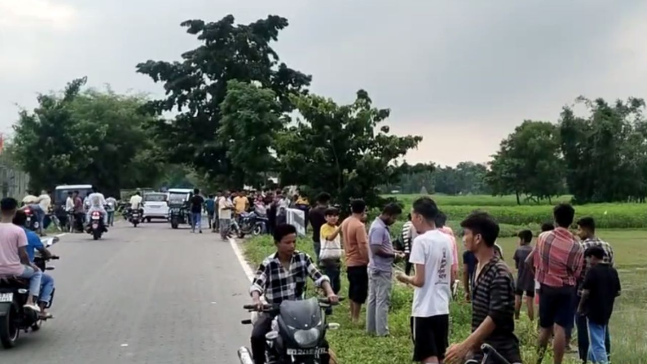 Jalpaiguri: একটা ভোঁটকা গন্ধ নাকে এসেছিল, পরে জলপাইগুড়ি থেকে মিলল এইসব Jalpaiguri: একটা ভোঁটকা গন্ধ নাকে এসেছিল, পরে জলপাইগুড়ি থেকে মিলল এইসব