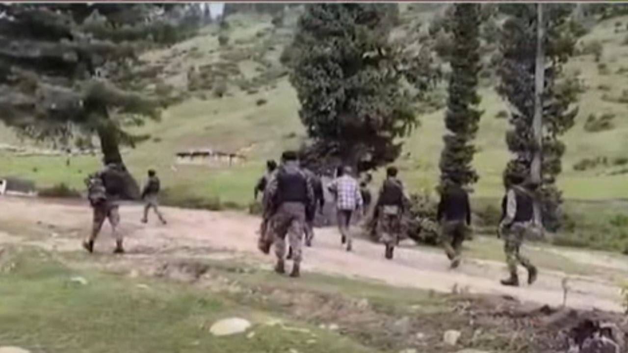 Jammu & Kashmir: ঘন আপেলের জঙ্গলে ভোররাত থেকে গুলির লড়াই, শেষমেশ নিকেশ দানিশ রিসর্টে হামলায় জড়িত জঙ্গি!