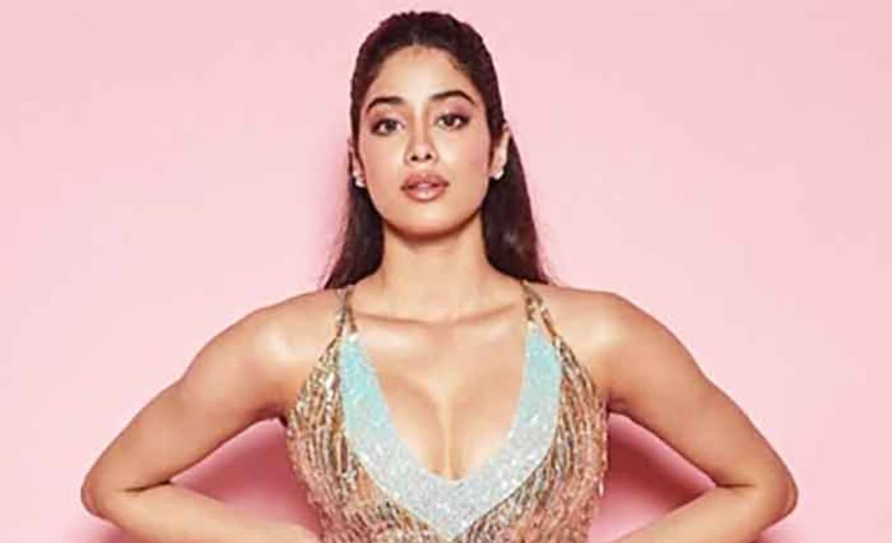 সিনেমা ছেড়ে রাজনীতিতে যোগ দিচ্ছেন জাহ্নবী?