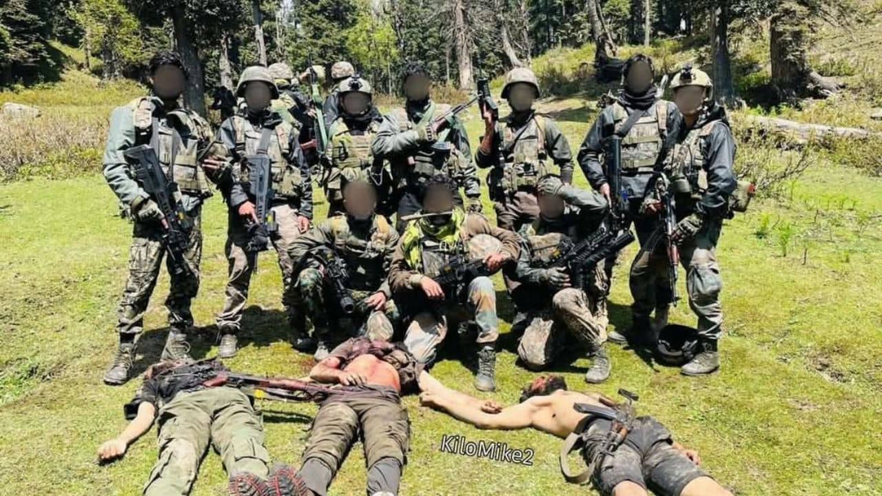 Jammu & Kashmir: জঙ্গলে লুকিয়ে থাকার সময় কী খেত জঙ্গিরা জানেন? সেনার হাতে খতম হওয়ার পর যা যা মিলল জানলে মাথা ঘুরে যাবে