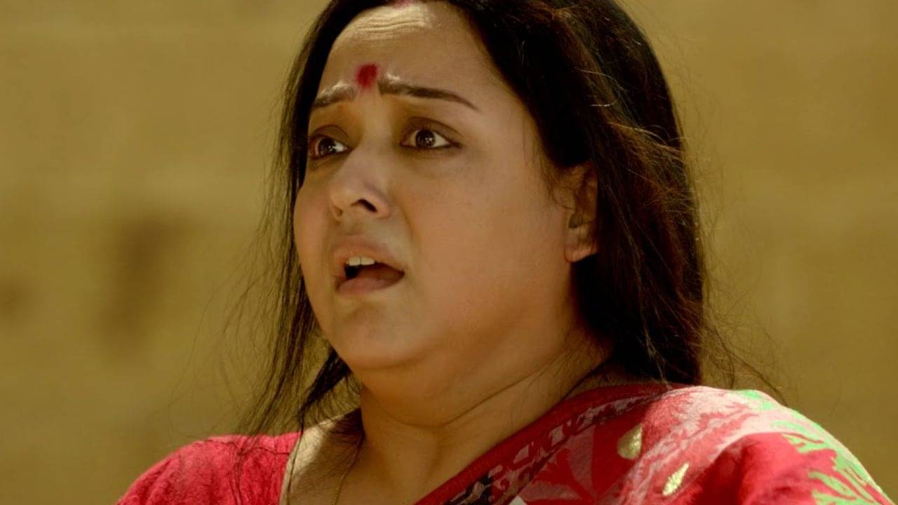 অপরাজিতা আঢ্যকে কাদায় ফেলে লাথি মারল পাড়ার ছেলেরা! কেন?