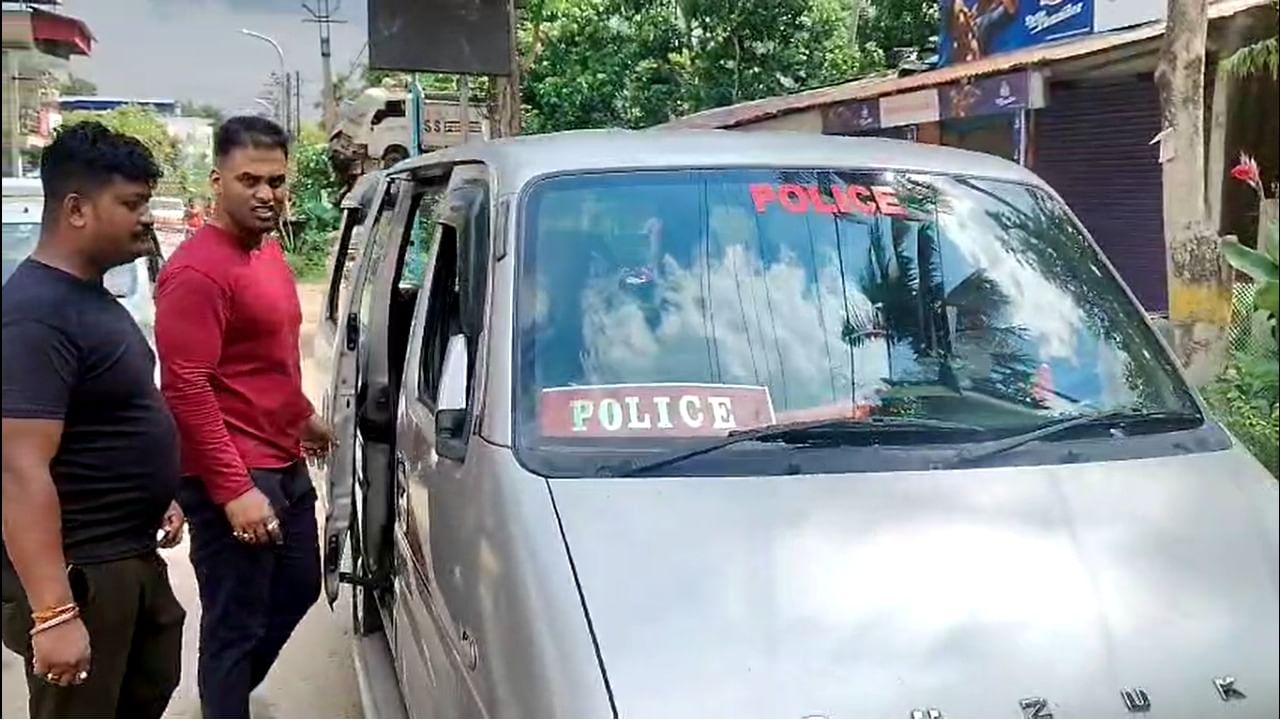 Barasat: কিডন্যাপ হয়েছে ছেলে, ৫ লক্ষ টাকা চাই! উদ্ধার করতে গিয়ে পুলিশ যা দেখল তাতে হতবাক পরিবারও Barasat: কিডন্যাপ হয়েছে ছেলে, ৫ লক্ষ টাকা চাই! উদ্ধার করতে গিয়ে পুলিশ যা দেখল তাতে হতবাক পরিবারও