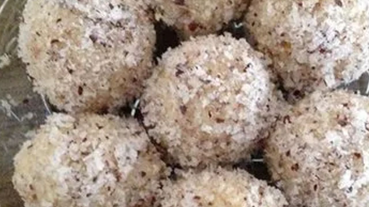 পনিরের লাড্ডু খেয়েছেন? বাজার থেকে কেনা নয়, এবার বাড়িতেই বানিয়ে ফেলুন পনিরের লাড্ডু খেয়েছেন? বাজার থেকে কেনা নয়, এবার বাড়িতেই বানিয়ে ফেলুন